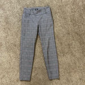 SOHO Apparel Women’s Plaid Dress Skinny Pants in Size Small